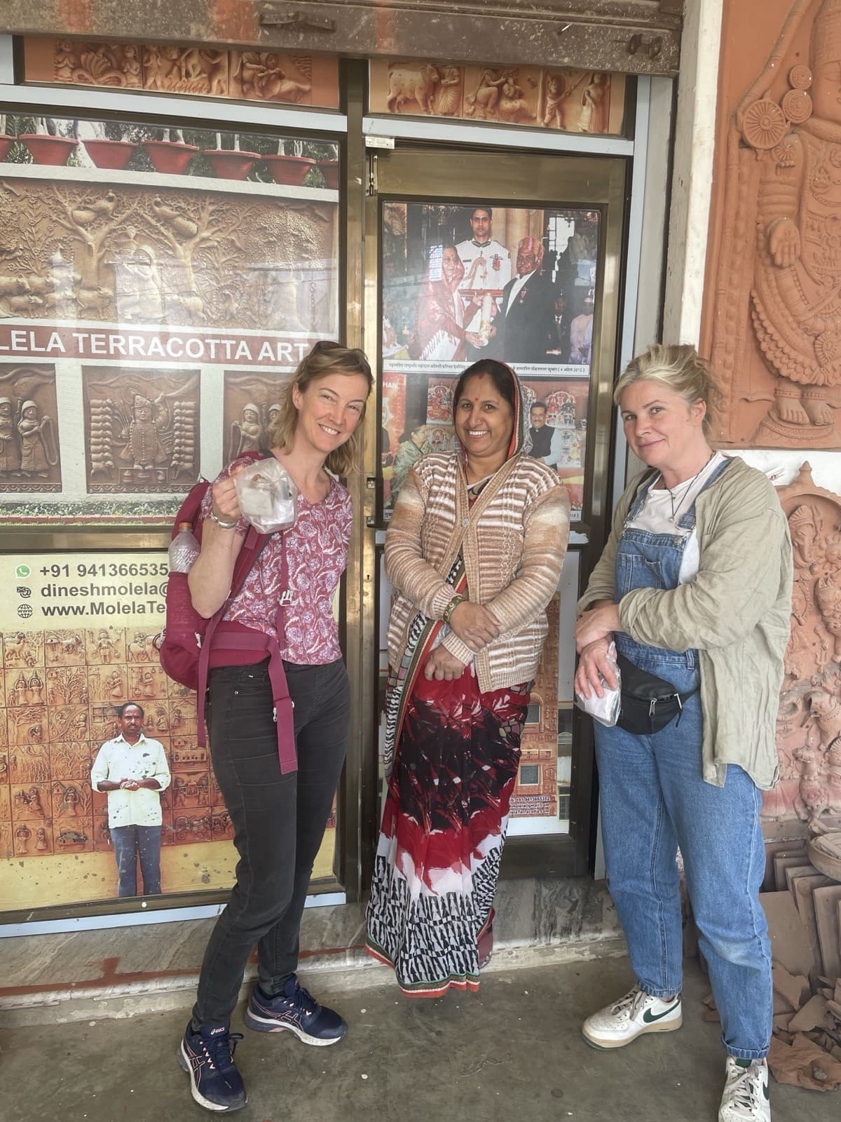 Kailash Devi welcoming international art enthusiasts and researchers to the Molela Terracotta Art studio
