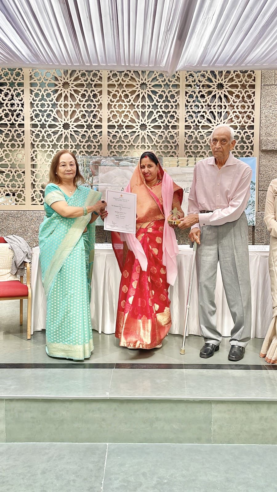 Kailash Devi receiving the Martand Singh Memorial Award for Excellence in Molela Terracotta from INTACH