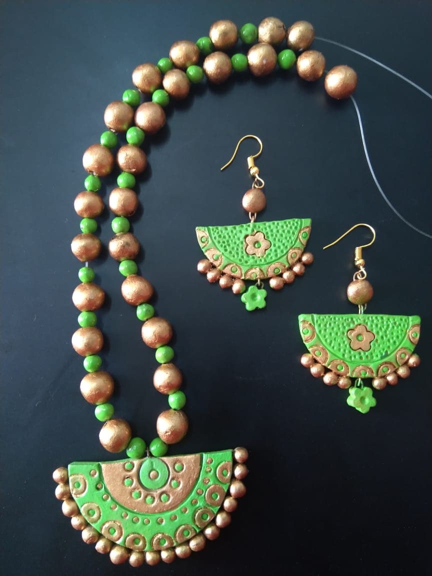 Emerald and gold crescent terracotta necklace set with earrings