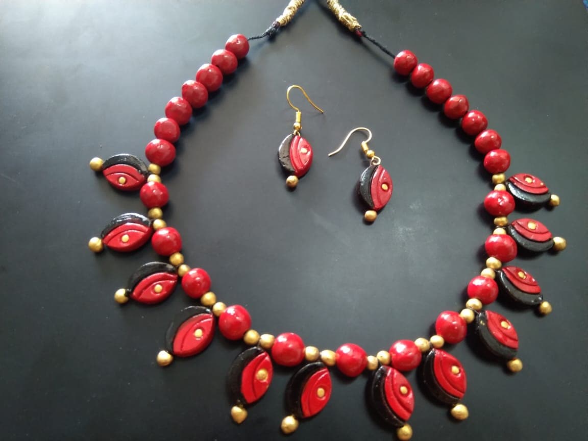Crimson and noir terracotta beaded choker set with earrings