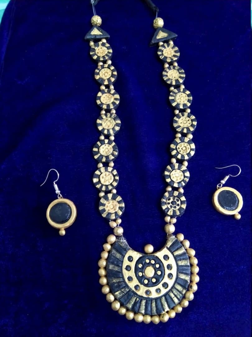 Handmade terracotta clay necklace set from Molela